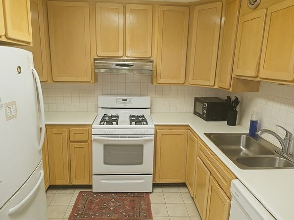 1550 Worcester Rd 621, Framingham MA 01702