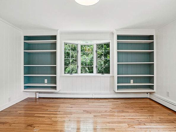 159 Gardner St, Hingham MA 02043