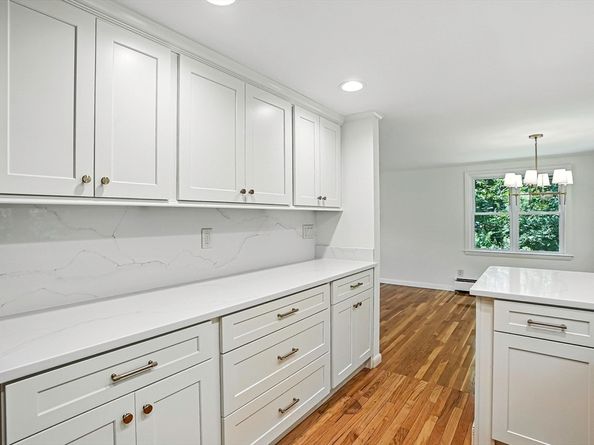 159 Gardner St, Hingham MA 02043