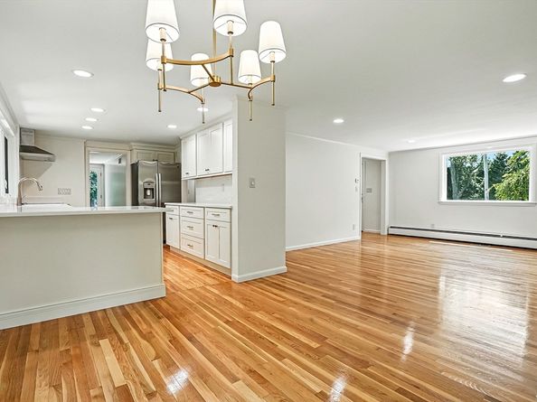 159 Gardner St, Hingham MA 02043