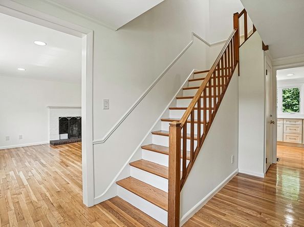 159 Gardner St, Hingham MA 02043