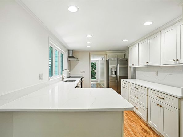 159 Gardner St, Hingham MA 02043