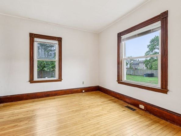 57 Battery St, Abington MA 02351