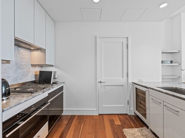 1 Dalton 3506, Boston MA 02115