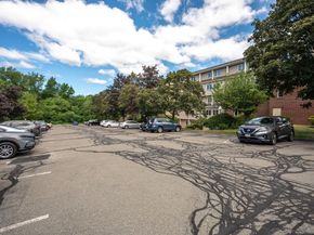 4 Duck Pond Rd 211, Beverly MA 01915