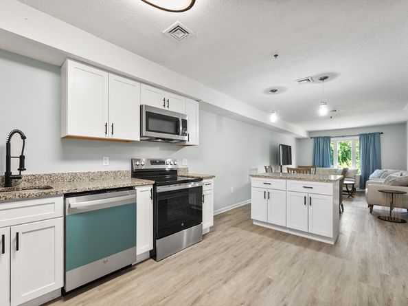 4 Duck Pond Rd 211, Beverly MA 01915