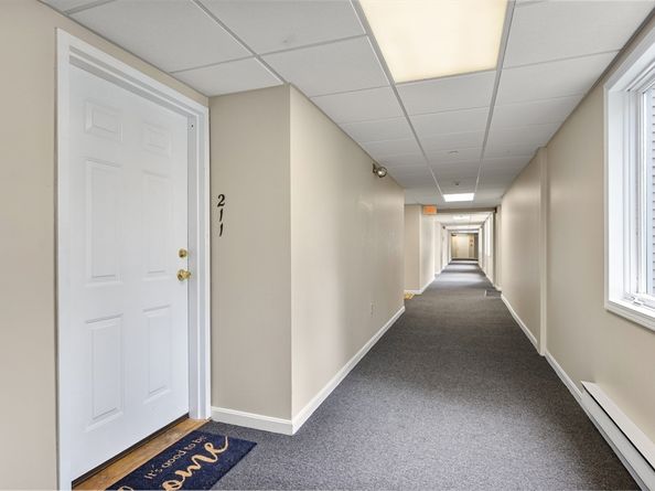 4 Duck Pond Rd 211, Beverly MA 01915