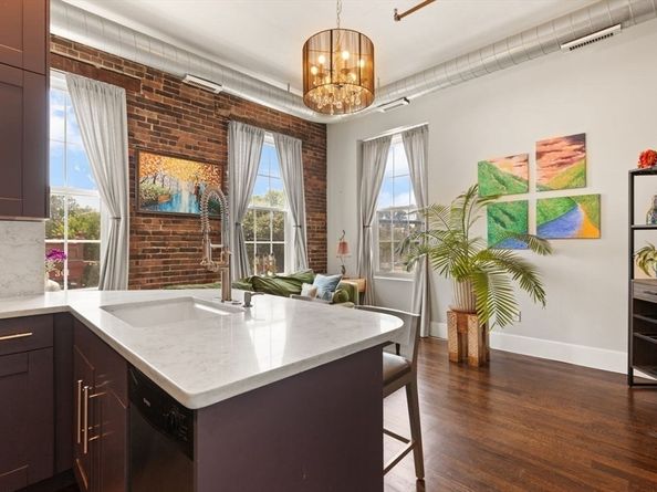 304 Essex St 1, Salem MA 01970