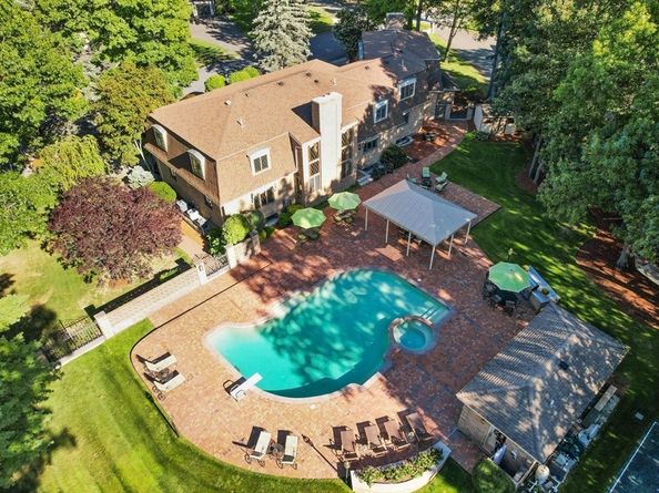 16 Durham Drive, Lynnfield MA 01940