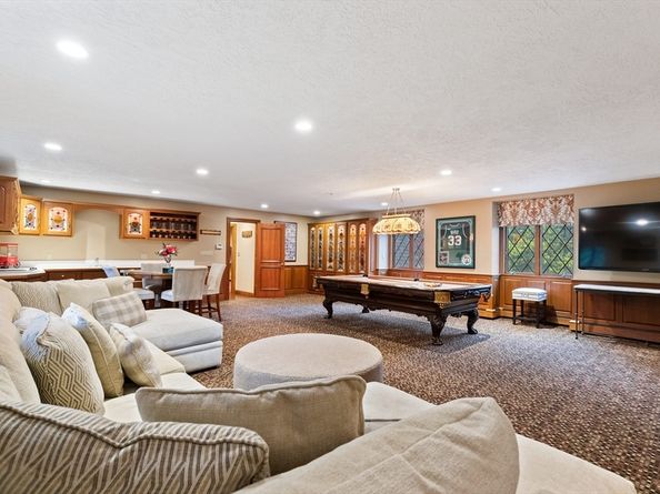 16 Durham Drive, Lynnfield MA 01940