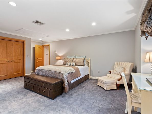 16 Durham Drive, Lynnfield MA 01940