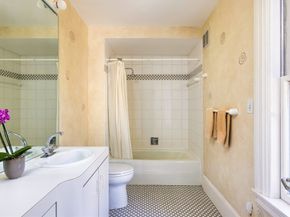 9 Laurel St, Newton MA 02459