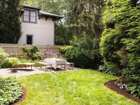 9 Laurel St, Newton MA 02459