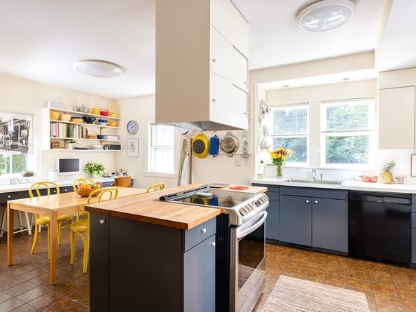 9 Laurel St, Newton MA 02459