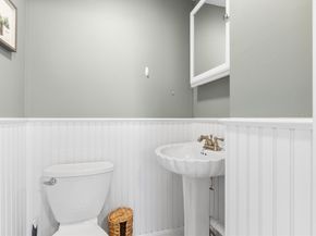 4 Essex St, Boston MA 02129