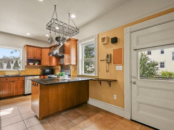 32 Bacon St, Watertown MA 02472