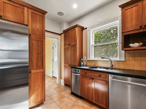 32 Bacon St, Watertown MA 02472