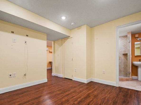 32 Bacon St, Watertown MA 02472