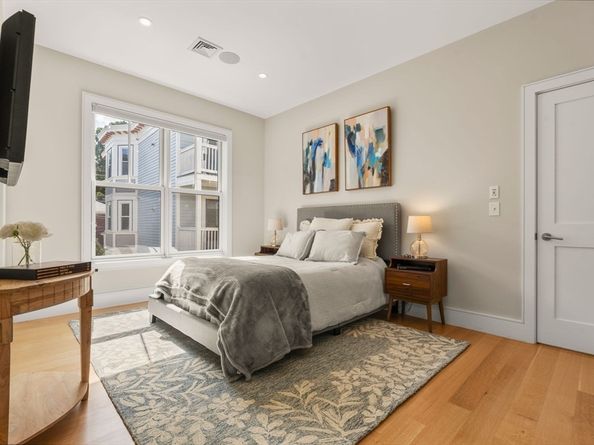 65 Green Street 302, Boston MA 02130