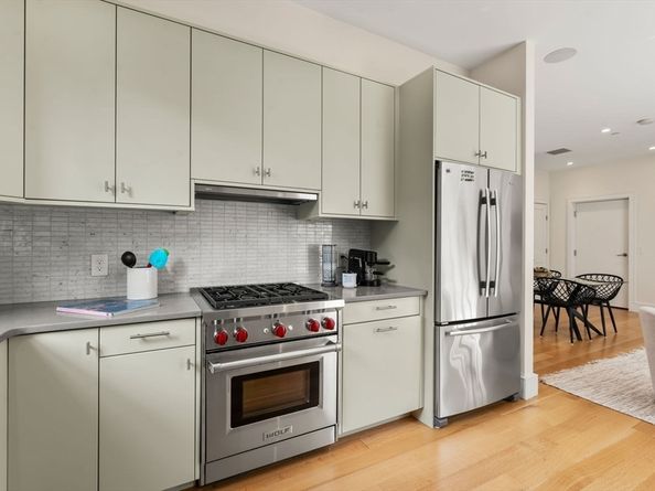 65 Green Street 302, Boston MA 02130