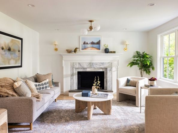209 Bristol Rd, Wellesley MA 02481