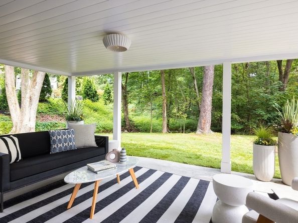 209 Bristol Rd, Wellesley MA 02481
