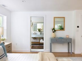 209 Bristol Rd, Wellesley MA 02481
