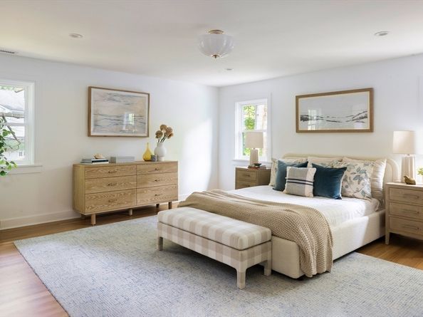 209 Bristol Rd, Wellesley MA 02481