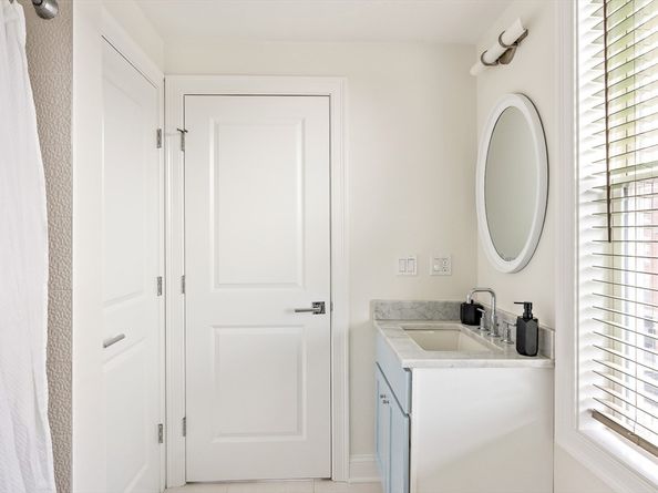 18 Chelsea St 3, Boston MA 02128