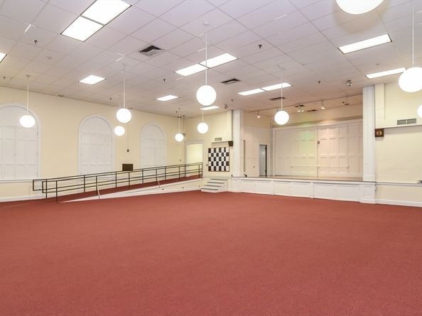 948 Main St 209, Waltham MA 02453