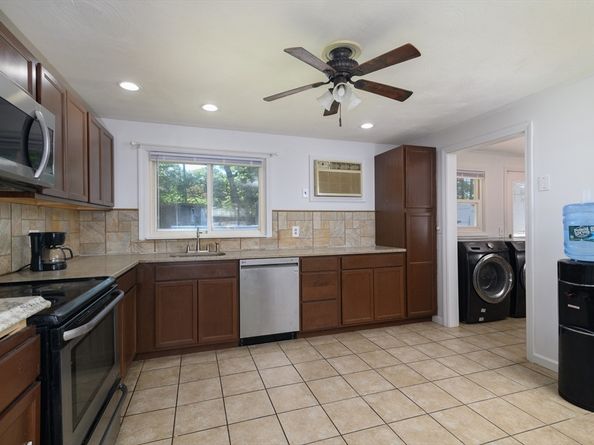 285 Hovenden Ave, Brockton MA 02302