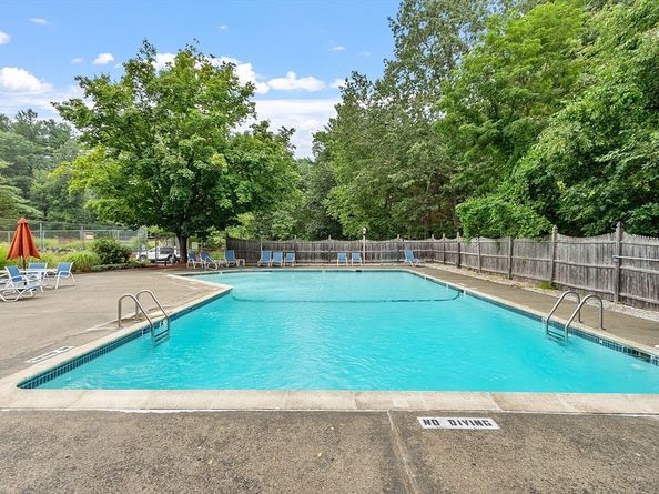 1 Woodridge Ln 1, Westford MA 01886