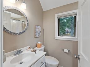 1 Woodridge Ln 1, Westford MA 01886