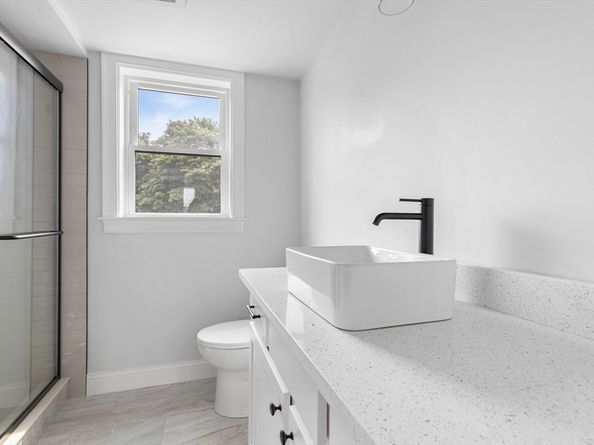 161 Sumner St 4, Quincy MA 02169