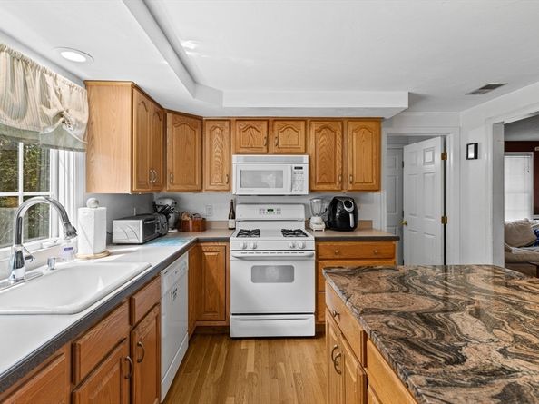 7 Great Cedar Xing, Lakeville MA 02347