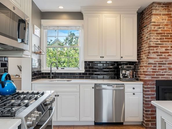 138 North St B, Salem MA 01970