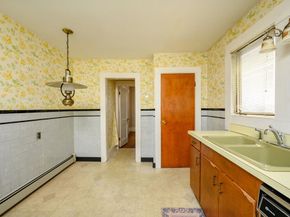 72 Waterston Ave, Quincy MA 02170