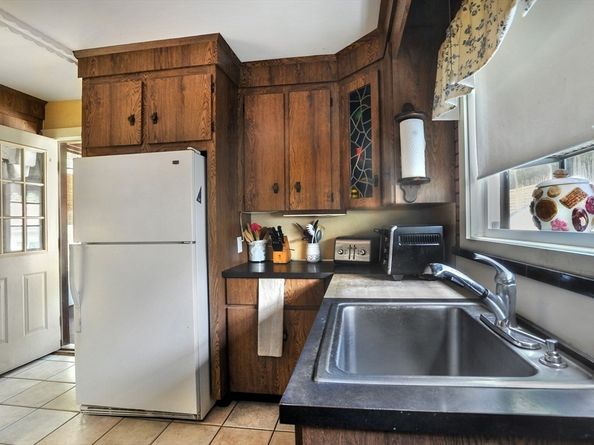 27 Swan Ave, Weymouth MA 02190