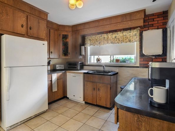 27 Swan Ave, Weymouth MA 02190