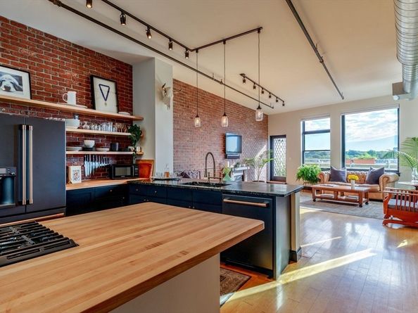 51 Lafayette St 609, Salem MA 01970