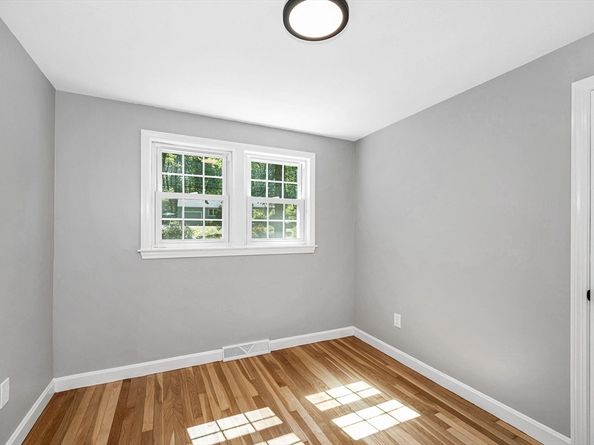 3 Horseshoe Rd, Chelmsford MA 01824