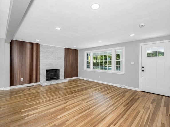 3 Horseshoe Rd, Chelmsford MA 01824