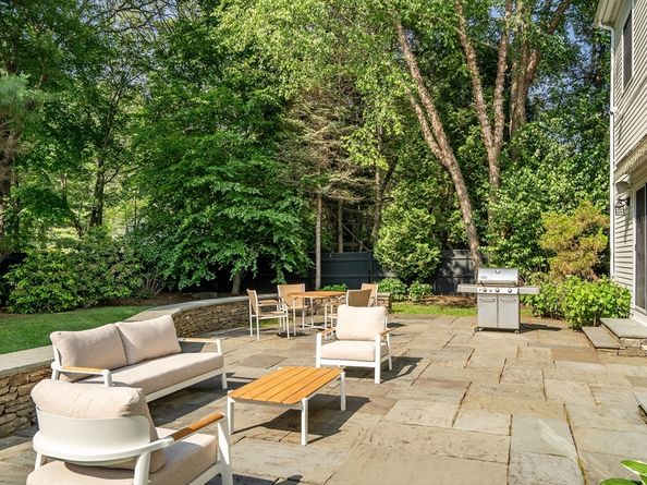 85 Monadnock Rd, Wellesley MA 02481