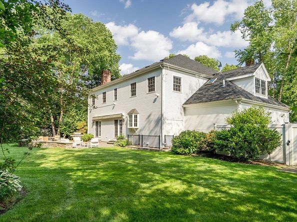 85 Monadnock Rd, Wellesley MA 02481