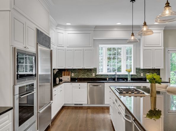 85 Monadnock Rd, Wellesley MA 02481