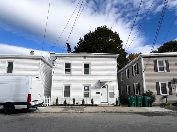 38 Hazel St, Fitchburg MA 01420