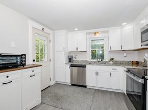 5 Hermitage Rd, Marion MA 02738