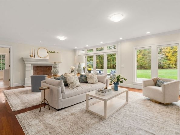267 Dedham St, Dover MA 02030