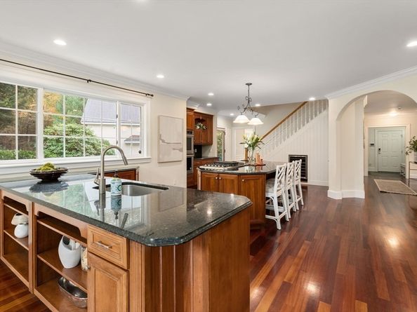 267 Dedham St, Dover MA 02030