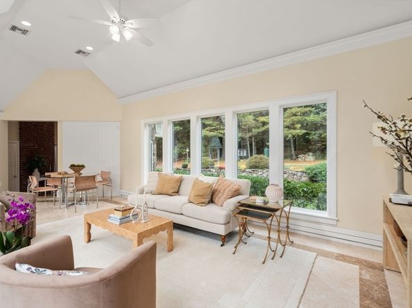 267 Dedham St, Dover MA 02030